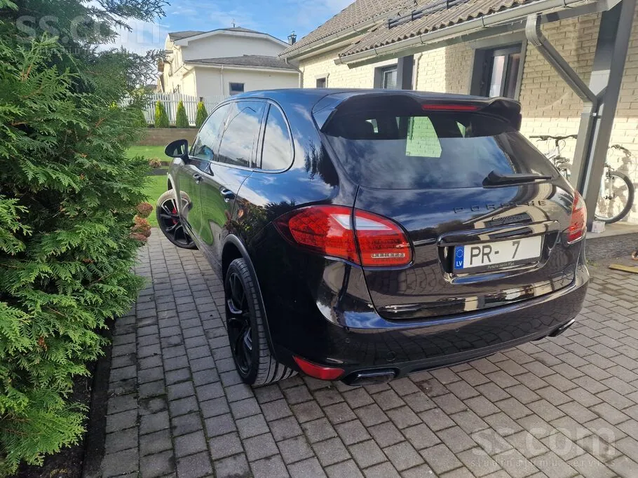 Porsche Cayenne 2011 photo 2
