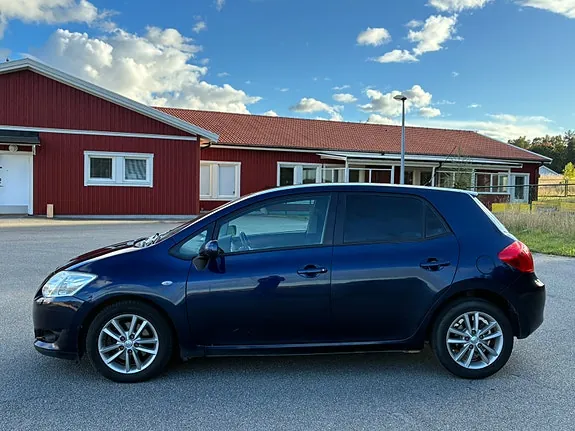 Toyota Auris 2009 photo 3