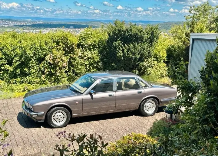 Jaguar Xj6