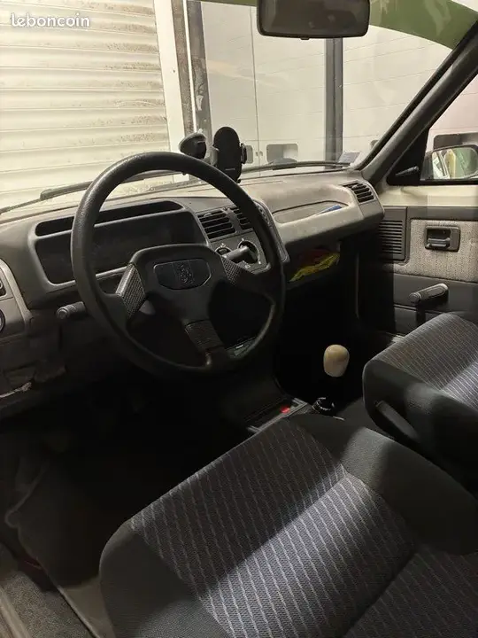 Peugeot 205 1989 photo 2