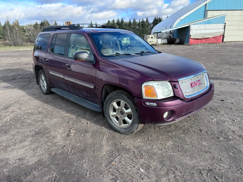GMC Envoy 2003 photo 2