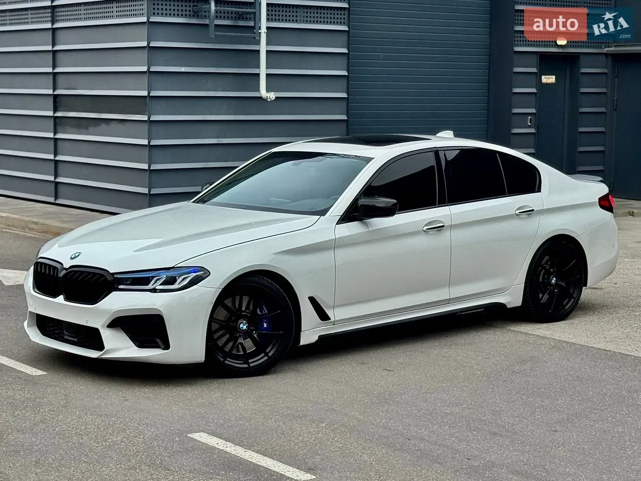 BMW 5 Series 2017 photo 2
