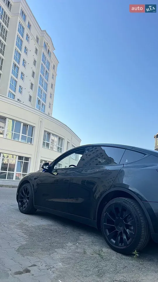 Tesla Model Y 2023 photo 4