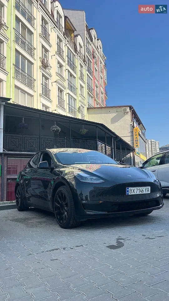 Tesla Model Y 2023 photo 2