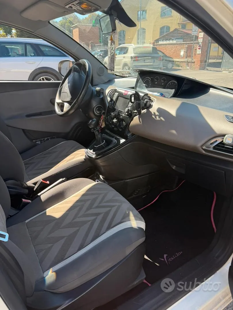 Lancia Ypsilon 2015 photo 5