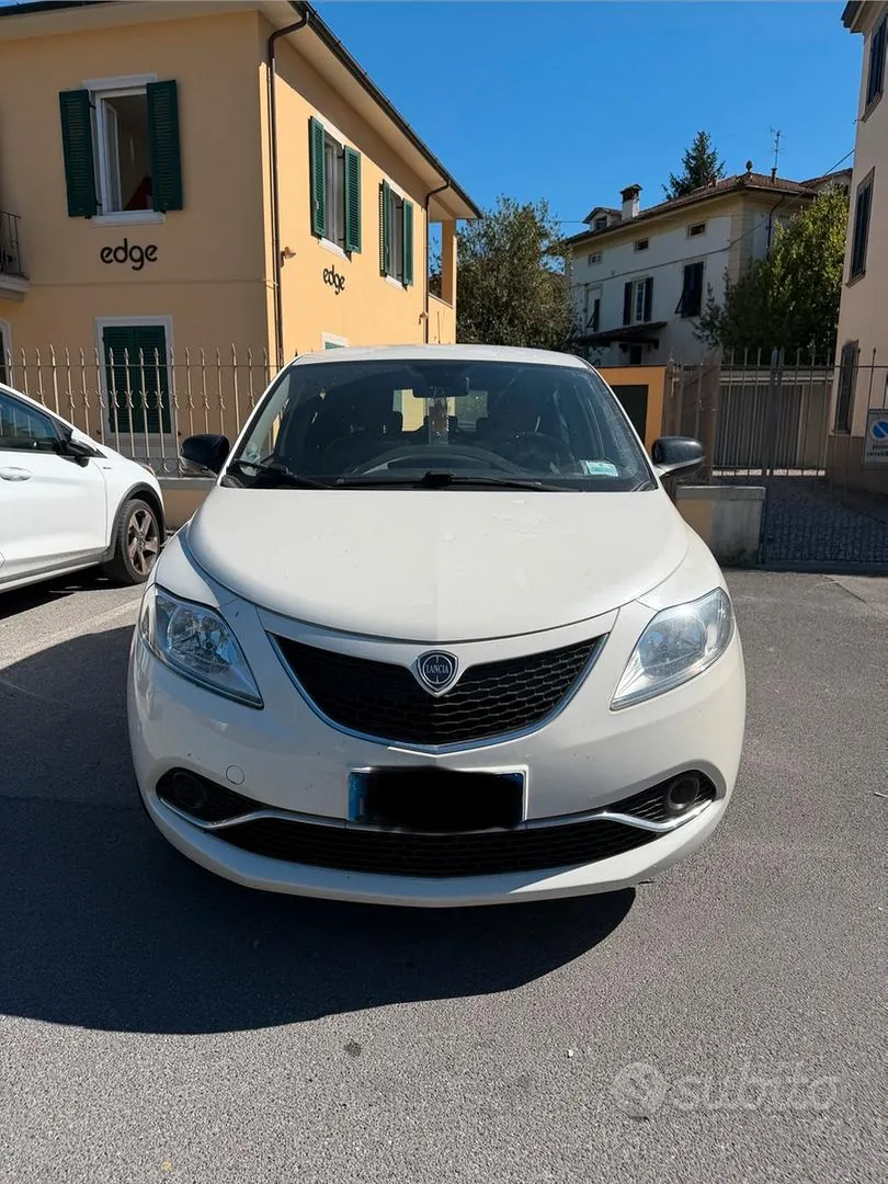 Lancia Ypsilon 2015 photo 2