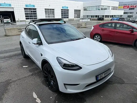 Tesla Model Y 2021 photo 2