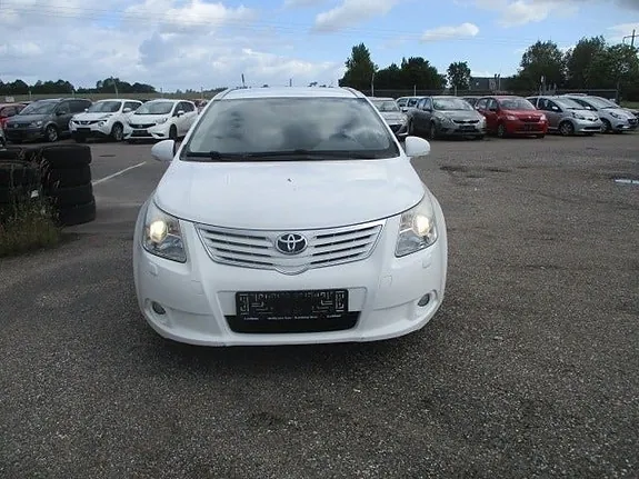 Toyota Avensis 2010 photo 2