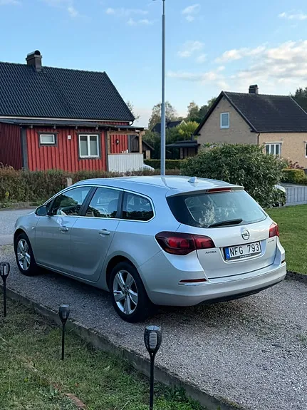 Opel Astra 2013 photo 4