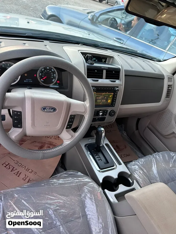 Ford Escape 2010 photo 2