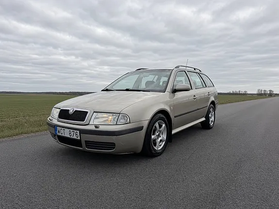 Skoda Octavia 2004 photo 2