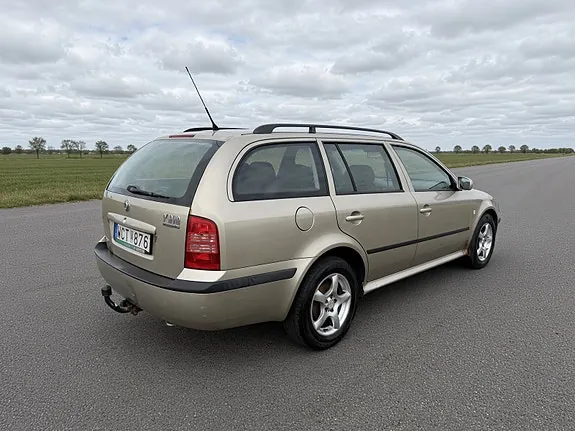Skoda Octavia 2004 photo 5