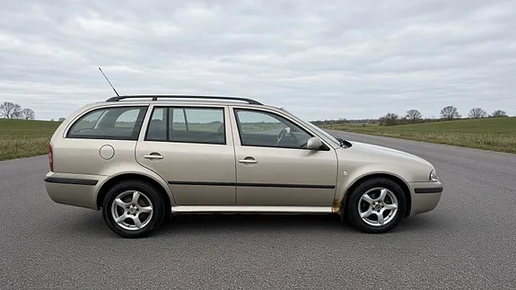 Skoda Octavia 2004 photo 4