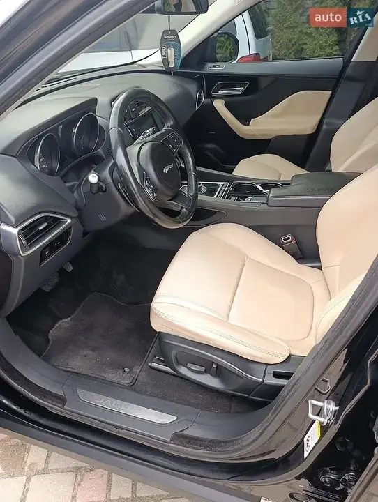Jaguar F-Pace 2016 photo 3