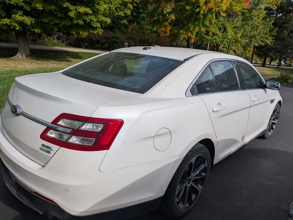 Ford Taurus 2014 photo 2