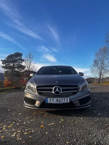 Mercedes-Benz A 180 2014 photo 2