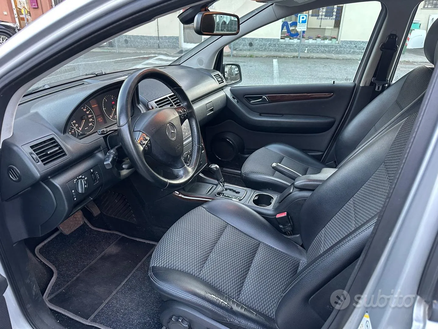 Mercedes-Benz A 180 2013 photo 5