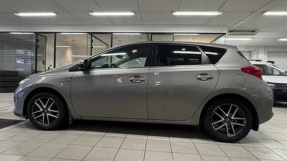 Toyota Auris 2015 photo 3