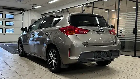 Toyota Auris 2015 photo 4