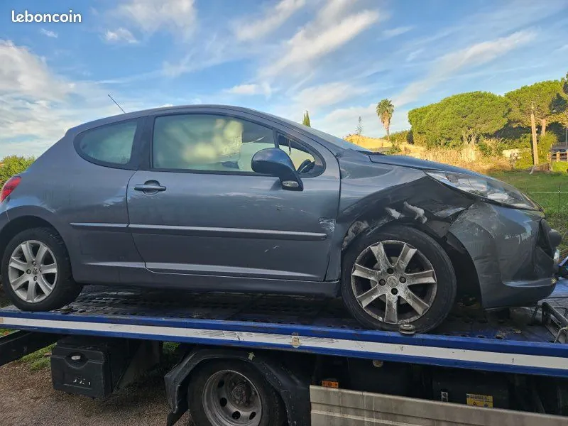 Peugeot 207 2008 photo 2