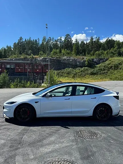 Tesla Model 3 2024 photo 4