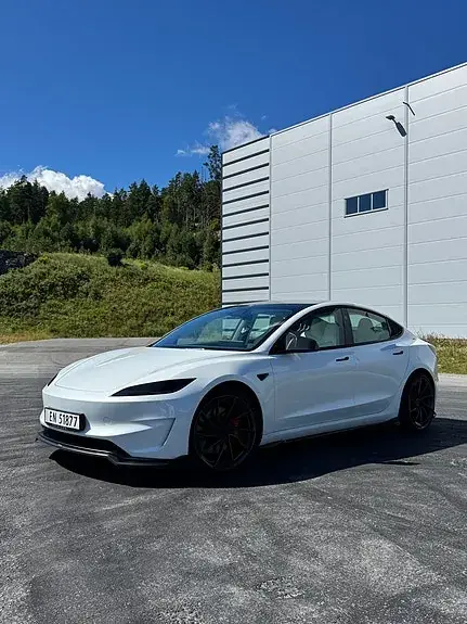 Tesla Model 3 2024 photo 5