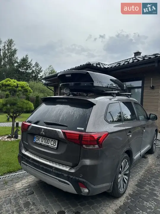 Mitsubishi Outlander 2021 photo 2