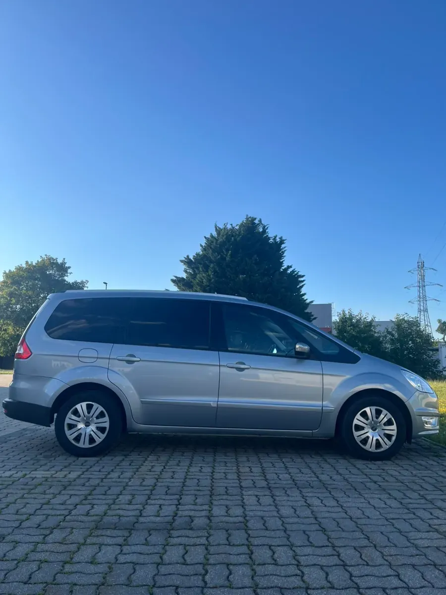 Ford Galaxy 2011 photo 2