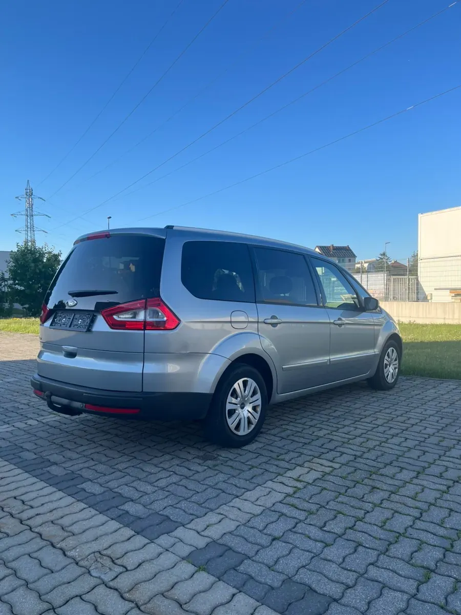 Ford Galaxy 2011 photo 3