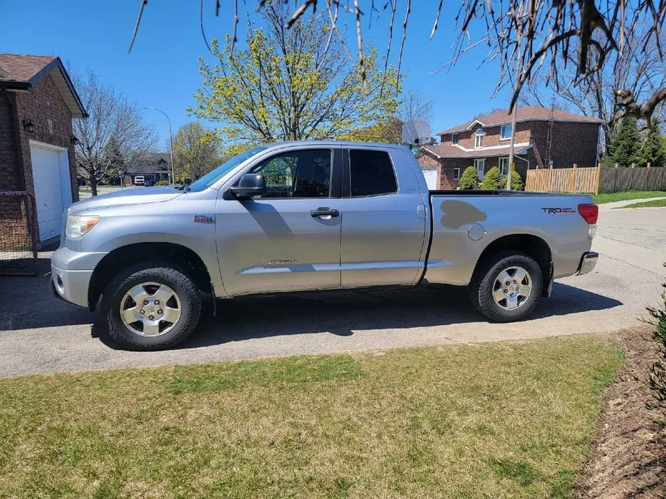 Toyota Tundra 2011 photo 2