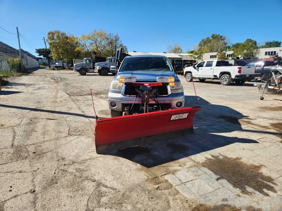 Toyota Tundra 2011 photo 3