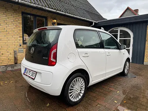 Volkswagen Up 2014 photo 3