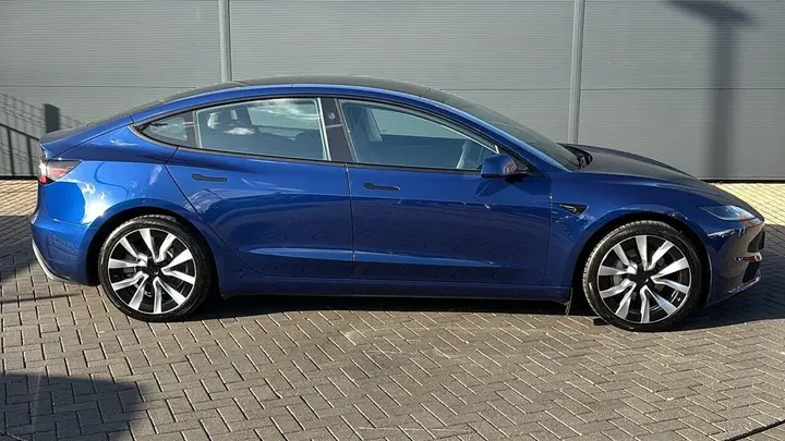 Tesla Model 3 2025 photo 4