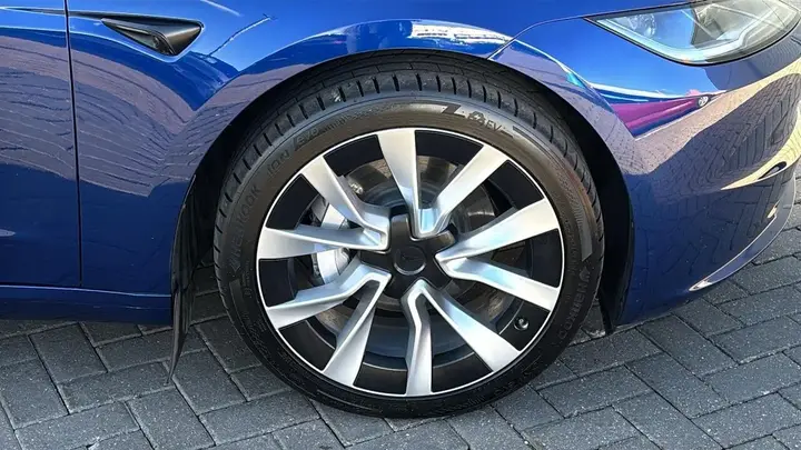 Tesla Model 3 2025 photo 5