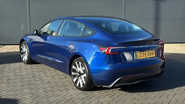 Tesla Model 3 2025 photo 3