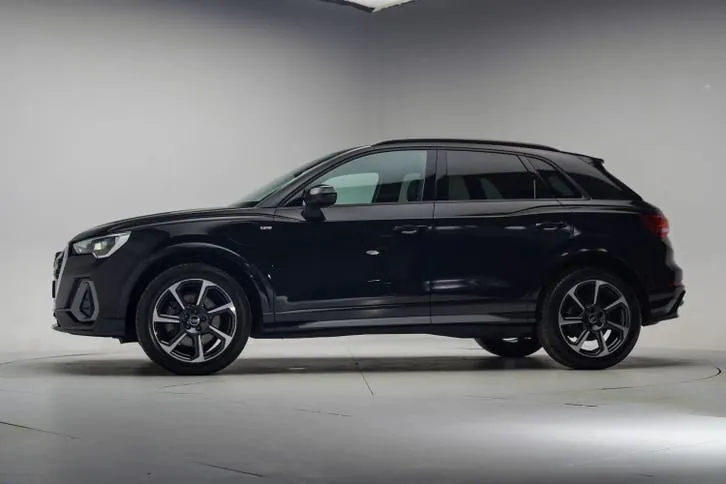 Audi Q3 2022 photo 2