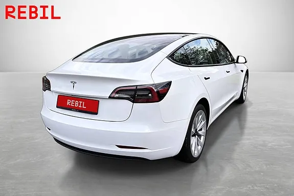 Tesla Model 3 2023 photo 4