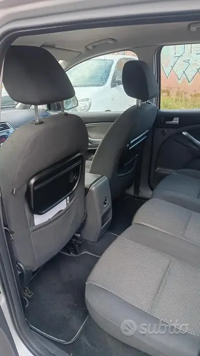Ford C-Max 2010 photo 3