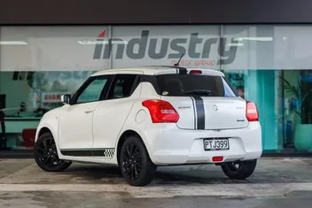 Suzuki Swift 2023 photo 3
