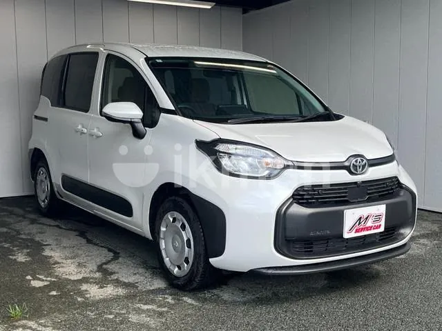 Toyota Sienta 2025 photo 4