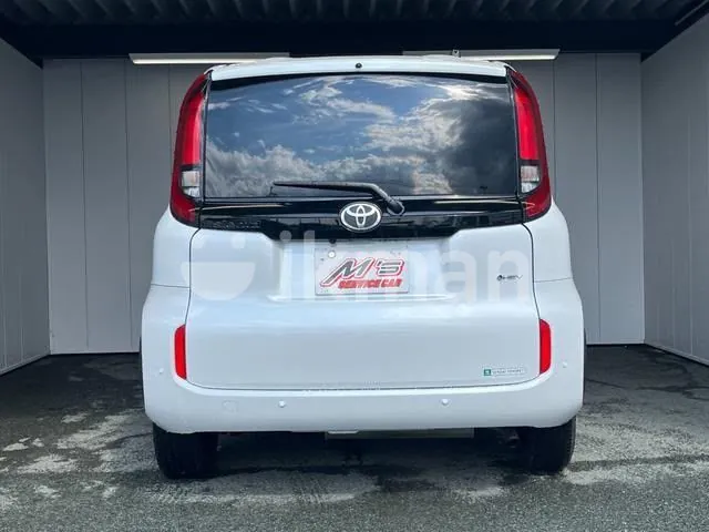 Toyota Sienta 2025 photo 3