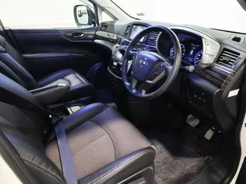 Nissan Elgrand 2015 photo 4