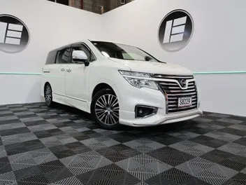 Nissan Elgrand 2015 photo 2
