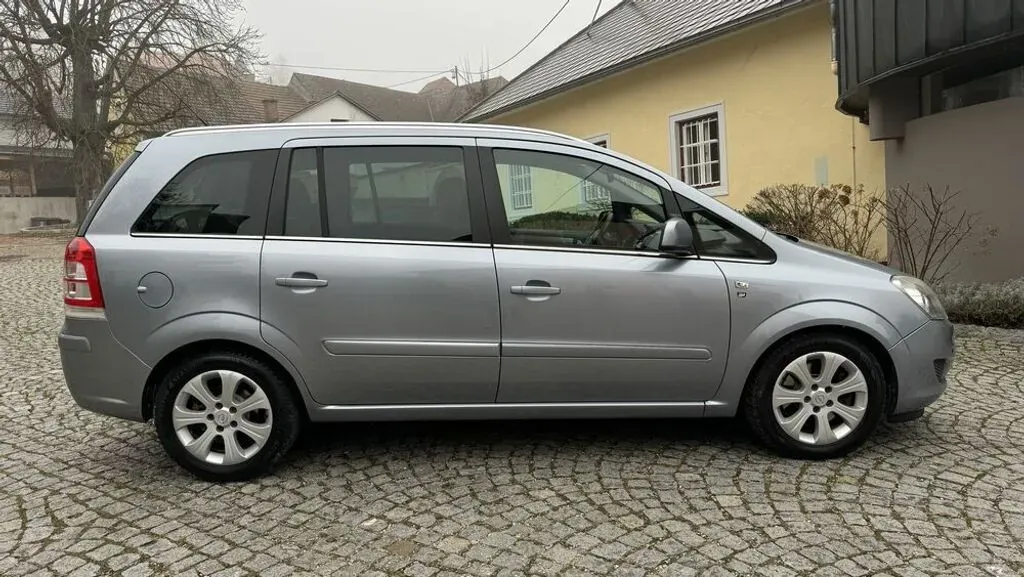 Opel Zafira 2010 photo 3