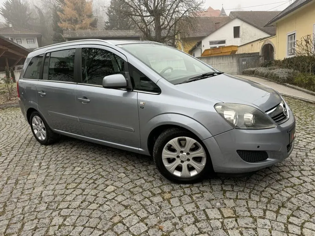 Opel Zafira 2010 photo 2