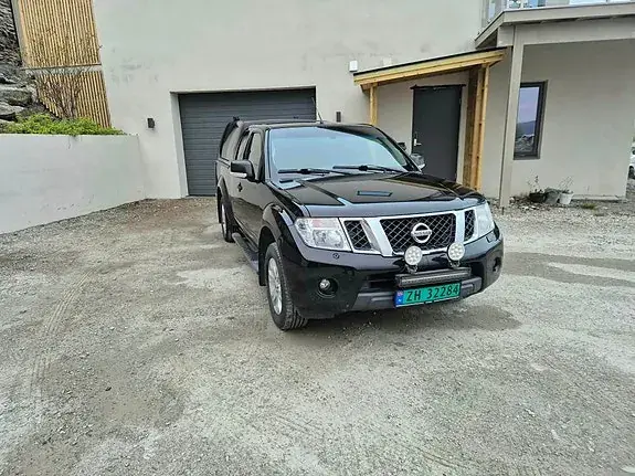 Nissan Navara 2011 photo 2