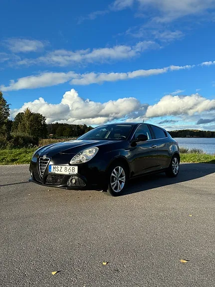 Alfa Romeo Giulietta 2011 photo 2