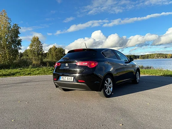 Alfa Romeo Giulietta 2011 photo 3
