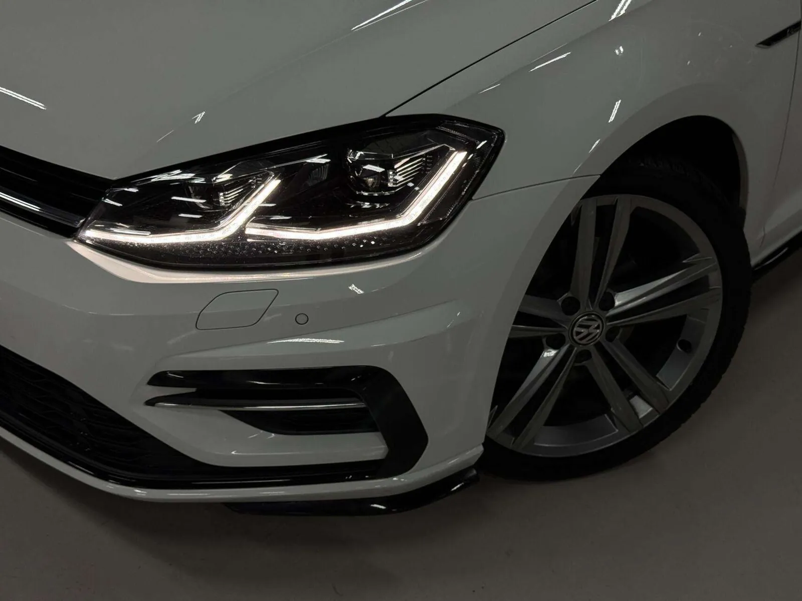 Volkswagen Golf 2017 photo 2