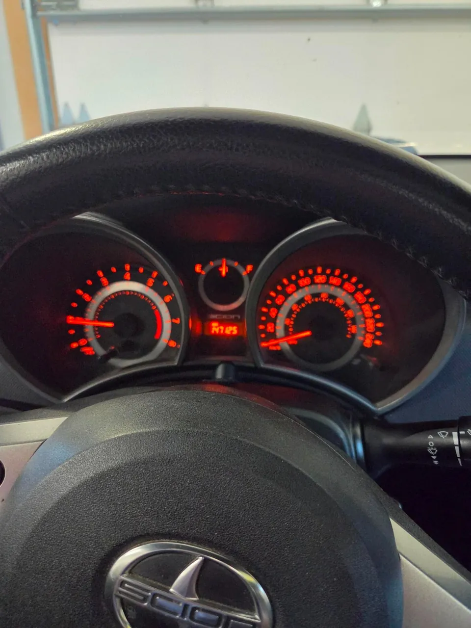 Scion Tc 2011 photo 3
